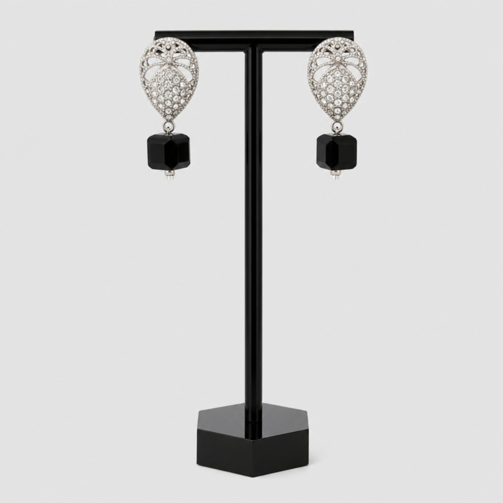 Vintage style drop earrings, Silver/Black